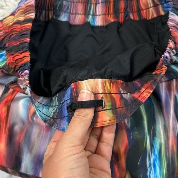 Lululemon Hotty Hot Short II *Long 4" Chroma Fusion Multi / Black - Picture 2 of 6